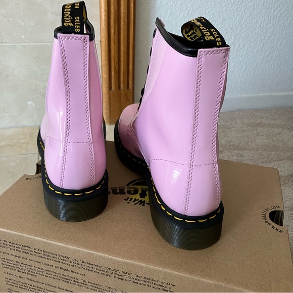 DR MARTENS 1460 W Patent Leather Lace Up Boots in Pale Pink Women's 9 NIB - Picture 13 of 16